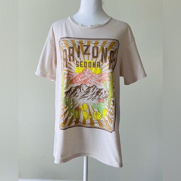 Originality Tops - Originality Short Sleeve Graphic T-Shirt in Beige Size Med Good Used Condition